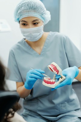 dentist explaining wisdom tooth problems to a patient